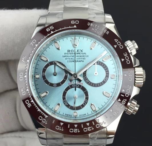 The ice blue dial looks very fresh and pure.