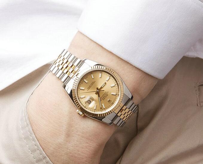 The timepiece is the best choice for formal occasions.