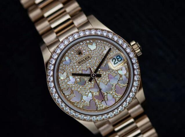 Forever duplication watches are totally made in Everose gold.